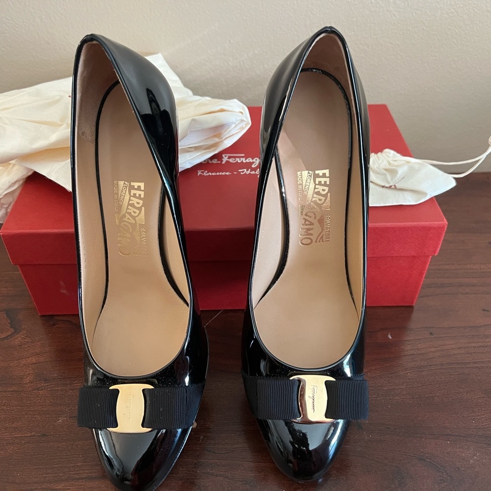 Salvatore Ferragamo shoes great condition size 10